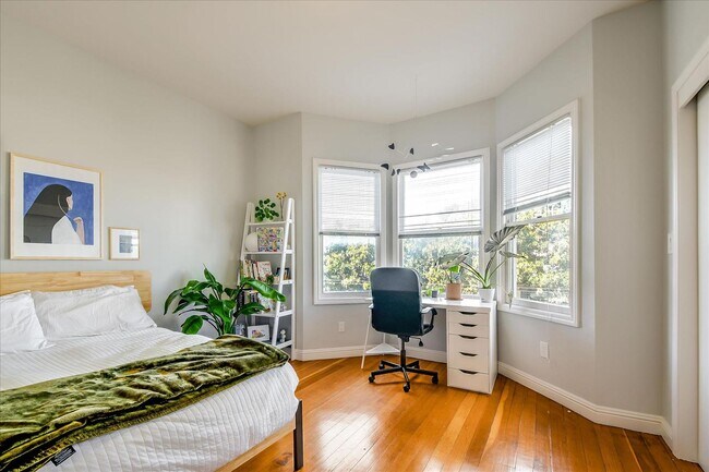 Building Photo - Epic REA - Modern 2 BR/1 BA Condo w/Privat...