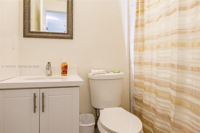 Building Photo - 518 SW 15th Ave