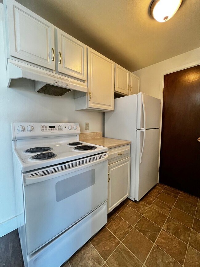 Building Photo - Robertson1001 (KC-JF-NB)