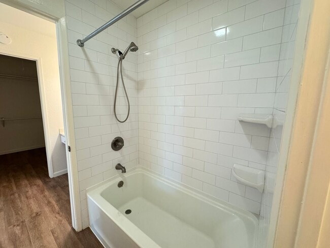 Building Photo - Beautiful & Bright 2Bd/1.5Ba Condo in Miss...