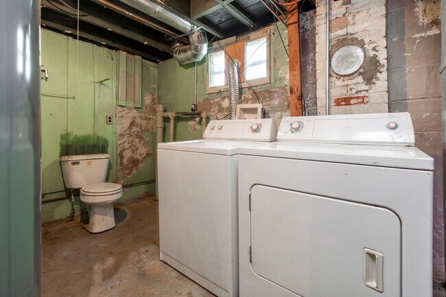 Building Photo - 616 Colorado Ave