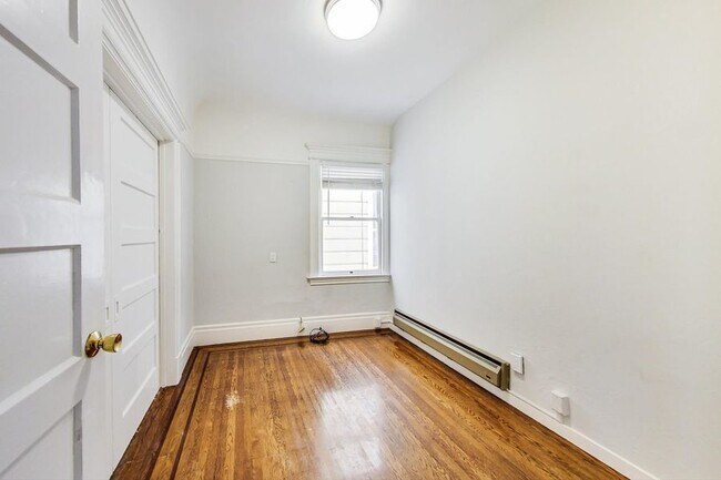 Building Photo - 1338 Haight St