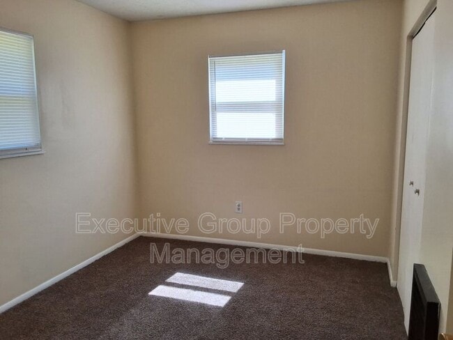 Building Photo - 1190 Lois Ln