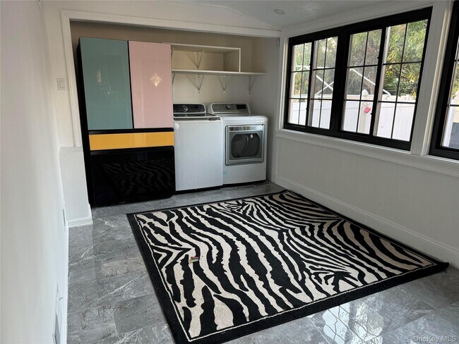 Building Photo - 25 Grand St