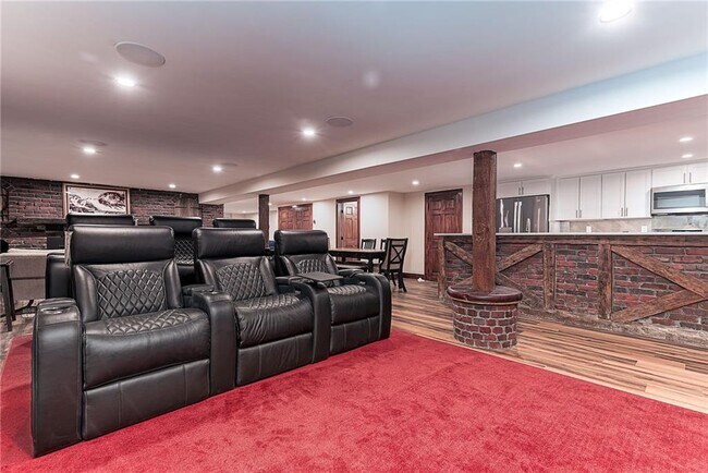 Building Photo - 14 Woodlake Dr