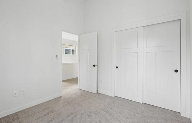 Building Photo - 9552 SW 91st Ave