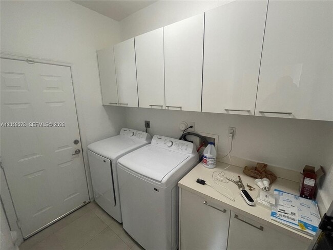 Building Photo - 7931 NW 114th Ct