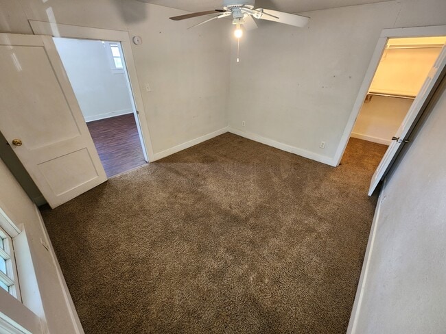 Building Photo - 426 W 5th