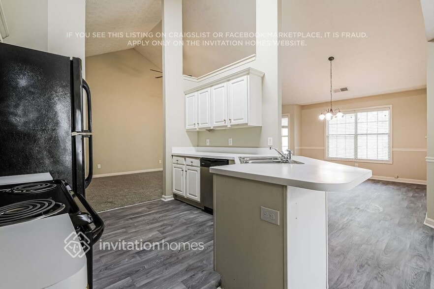 Building Photo - 2604 Carolina Ct