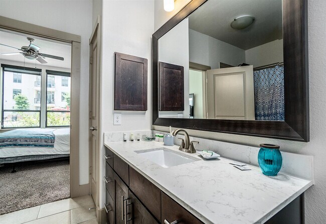 Building Photo - 955 St Joseph Pkwy