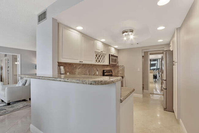 Building Photo - 4200 N Ocean Dr