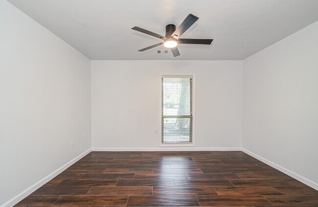 Building Photo - 6930 S Oak Bend Dr