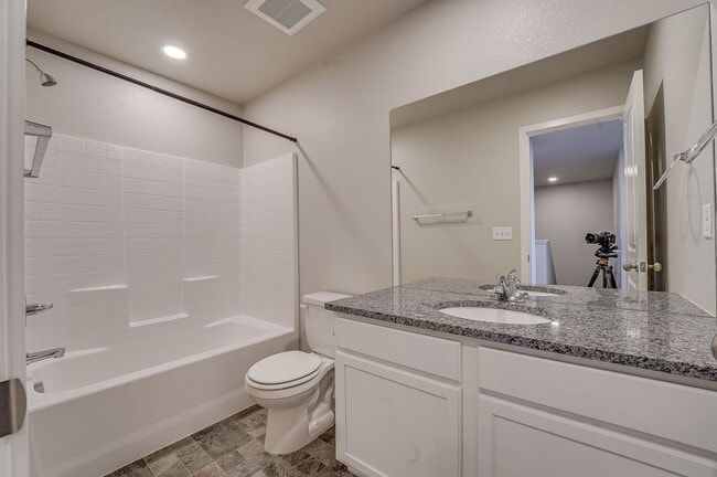 Building Photo - 3 bed, 2.5 bath Townhome in Mosaic Neighborhood