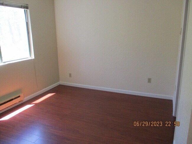 Building Photo - 2700 S White Mountain Rd