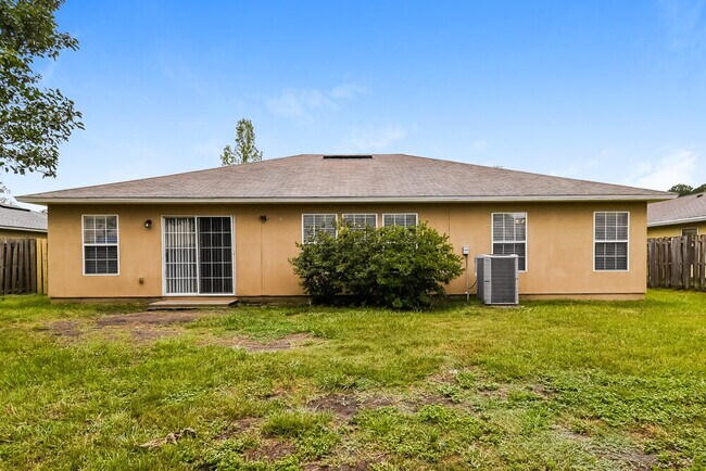 Building Photo - 2285 Brian Lakes Dr E