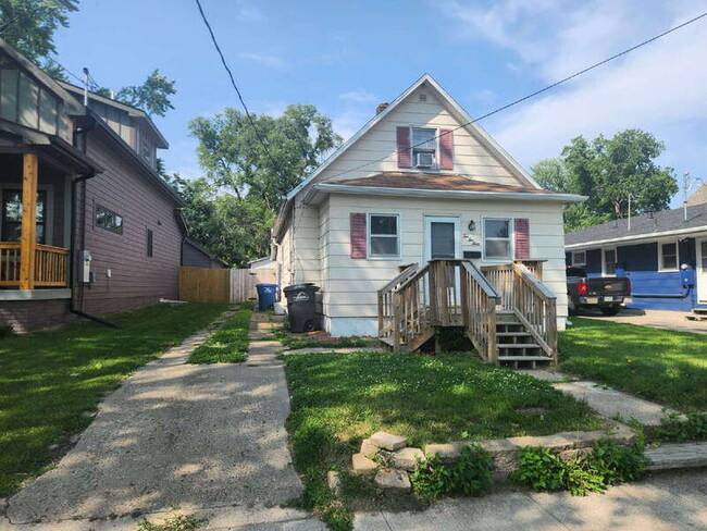 Building Photo - 224 E Jackson Ave