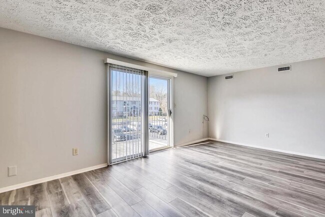 Building Photo - 3501 Wedgewood Ct