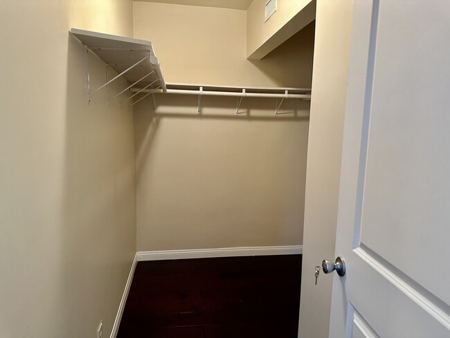 Building Photo - 6441 Baird Ave