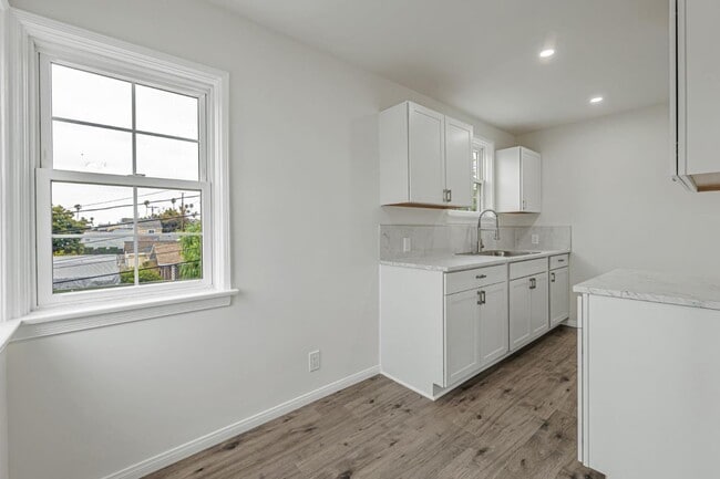 Building Photo - 3841 Arlington Ave