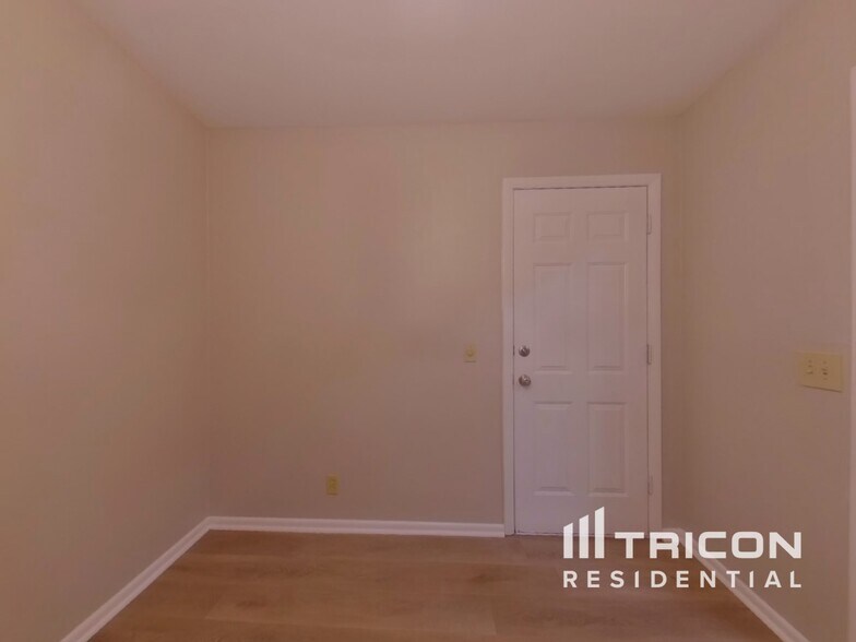 Building Photo - 2087 Meadowbrook Dr SW