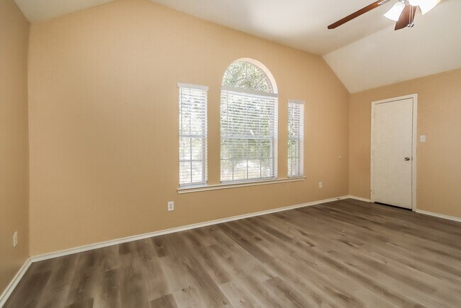 Building Photo - 2610 Heather Knoll Dr