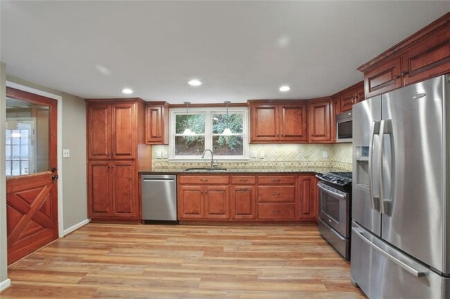 Building Photo - 461 Village Green Ct SW