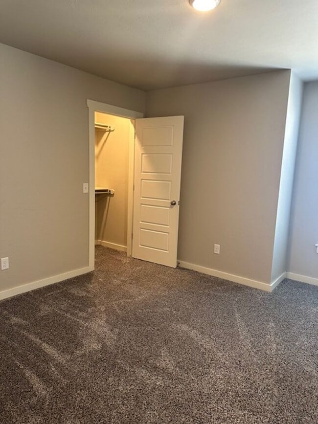 Building Photo - Beautiful 2 Story Duplex - Edmond Schools - Open Concept