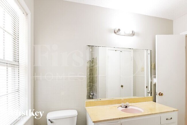 Building Photo - 3233 Earl Dr