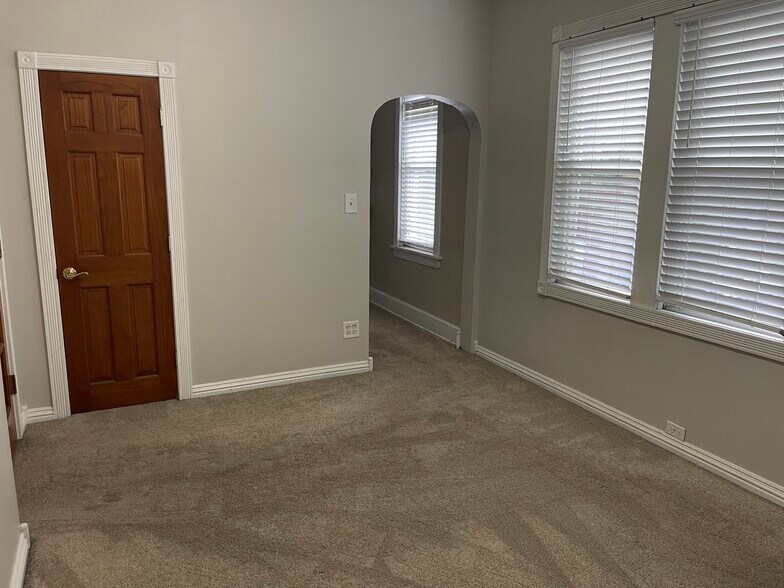 Primary Bedroom - 1834 W Thomas St