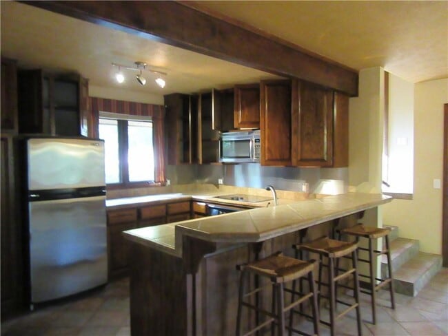 Building Photo - 2907 Summit Dr