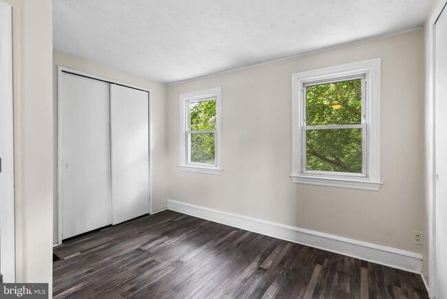 Building Photo - 146 Hall St