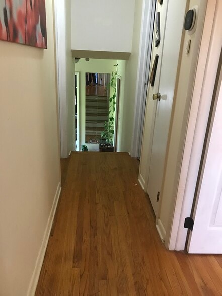 Corridor - 2629 Commonwealth Dr