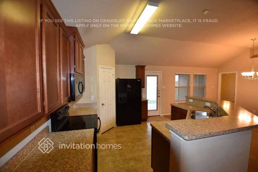 Building Photo - 6537 Sierra Madre Dr