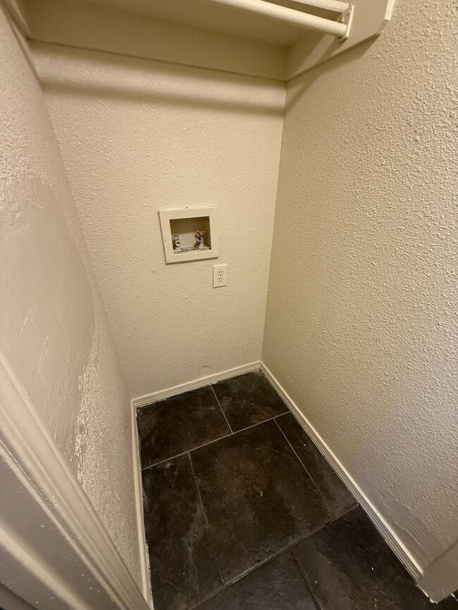 Building Photo - 3 Bed 2 Bath With His & Her Closets upstairs.  Yard Care Included.