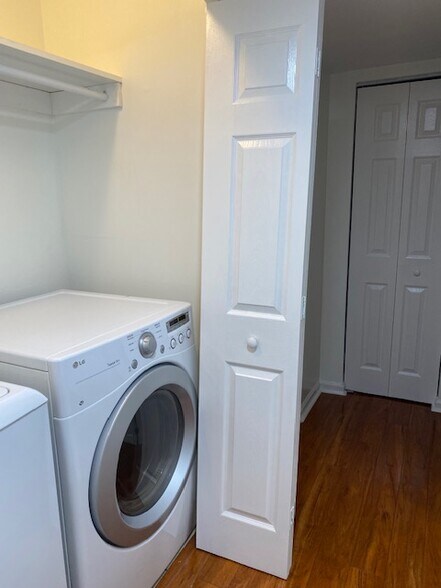 Washer and Dryer - 1004 Woodland Vlg