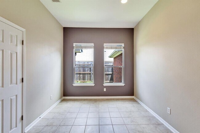 Building Photo - 507 King Eider Ln