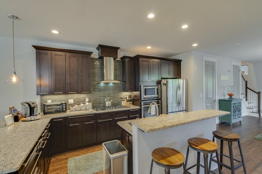 Fully Stocked Kitchen - 1922 14th Ave N