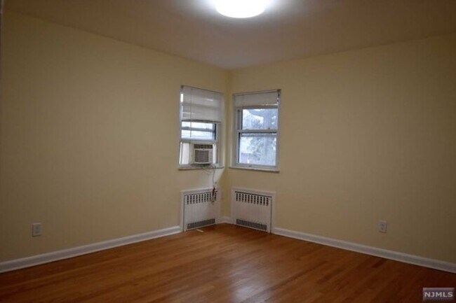 Building Photo - 356 Slocum Way