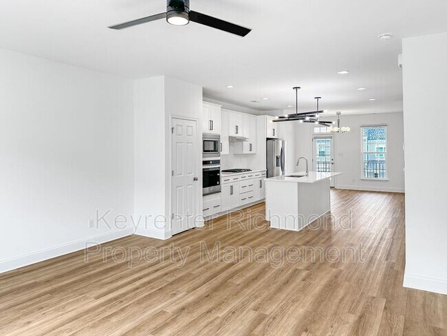 Building Photo - 6925 Dunton Rd