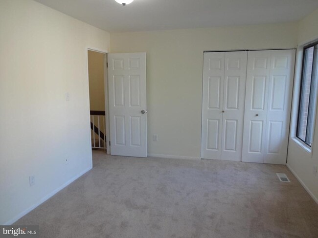 Building Photo - 2829 Cambridge Dr