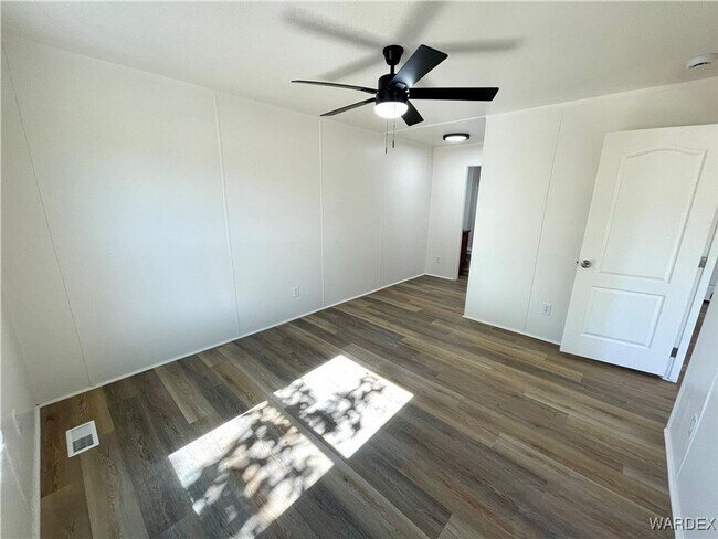 Building Photo - Move In Ready-3 Bedroom 2 Bath -