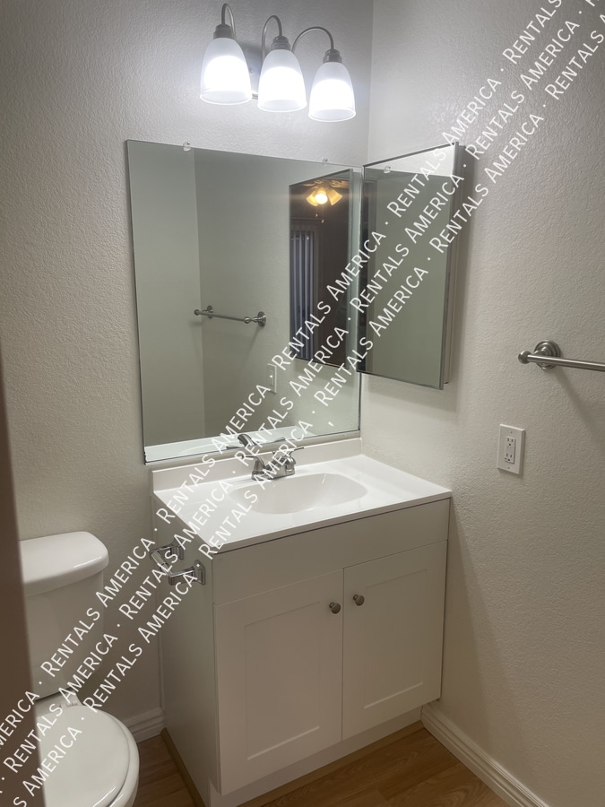 Building Photo - 195 N Cottonwood St