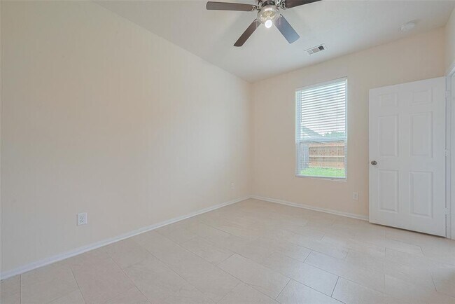 Building Photo - 18402 Each Elm Way