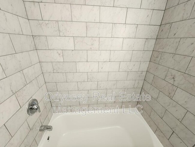 Building Photo - 4006 Arctic Ave