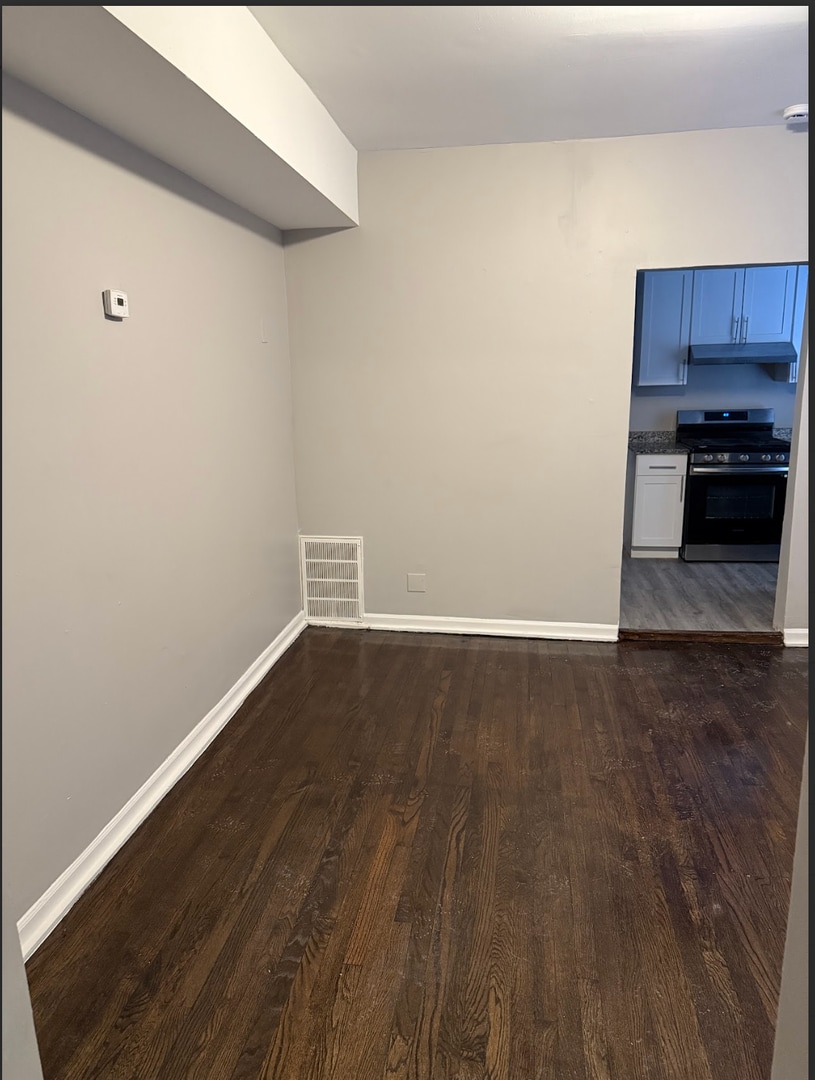 Building Photo - 1607 N LeClaire Ave