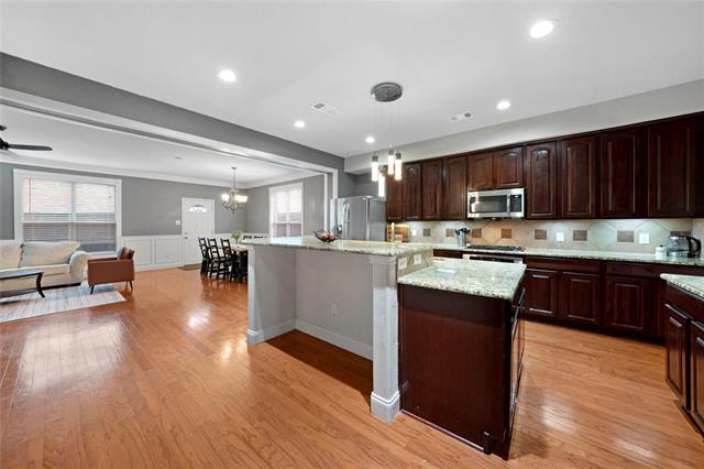 Building Photo - 9204 Sterling Gate Dr