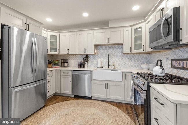 Building Photo - 239 E Thompson St