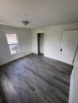 Building Photo - 2105 Sherman Ave