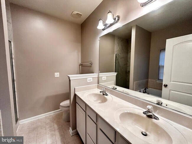 Building Photo - 312 Quinton Oaks Cir
