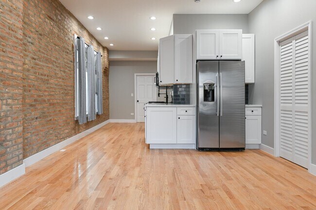 Building Photo - 1303 W Flournoy St